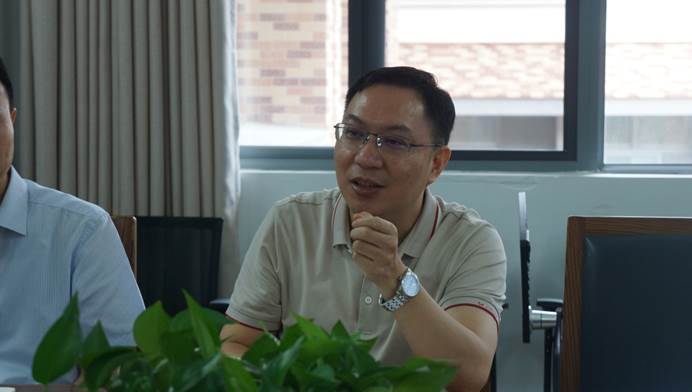 说明: D:\Safira 工作文件夹\2022-5-30 刘海春副校长率研究生院来我集团调研\刘海春发言.JPG